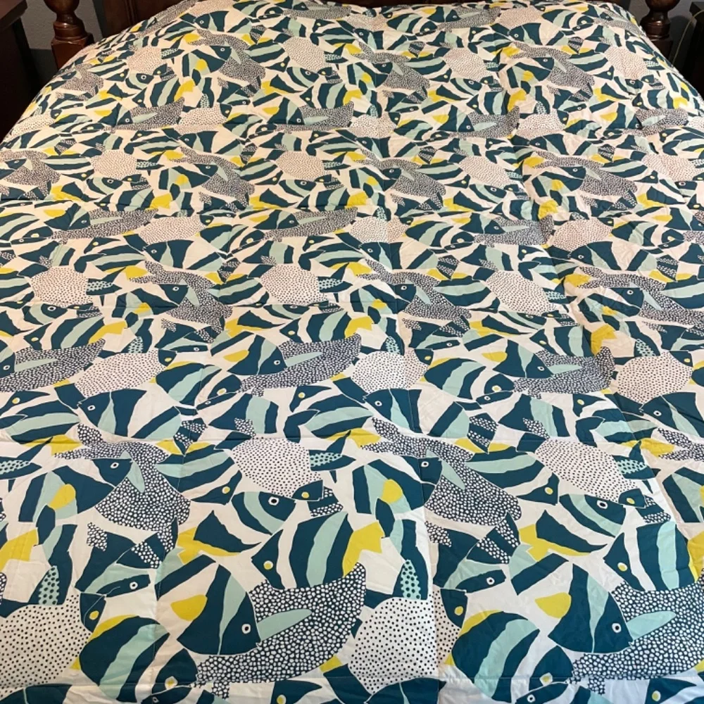 LANDS END Pureloft Printed COMFORTER Size: KING New Color: Baltic Teal Fish